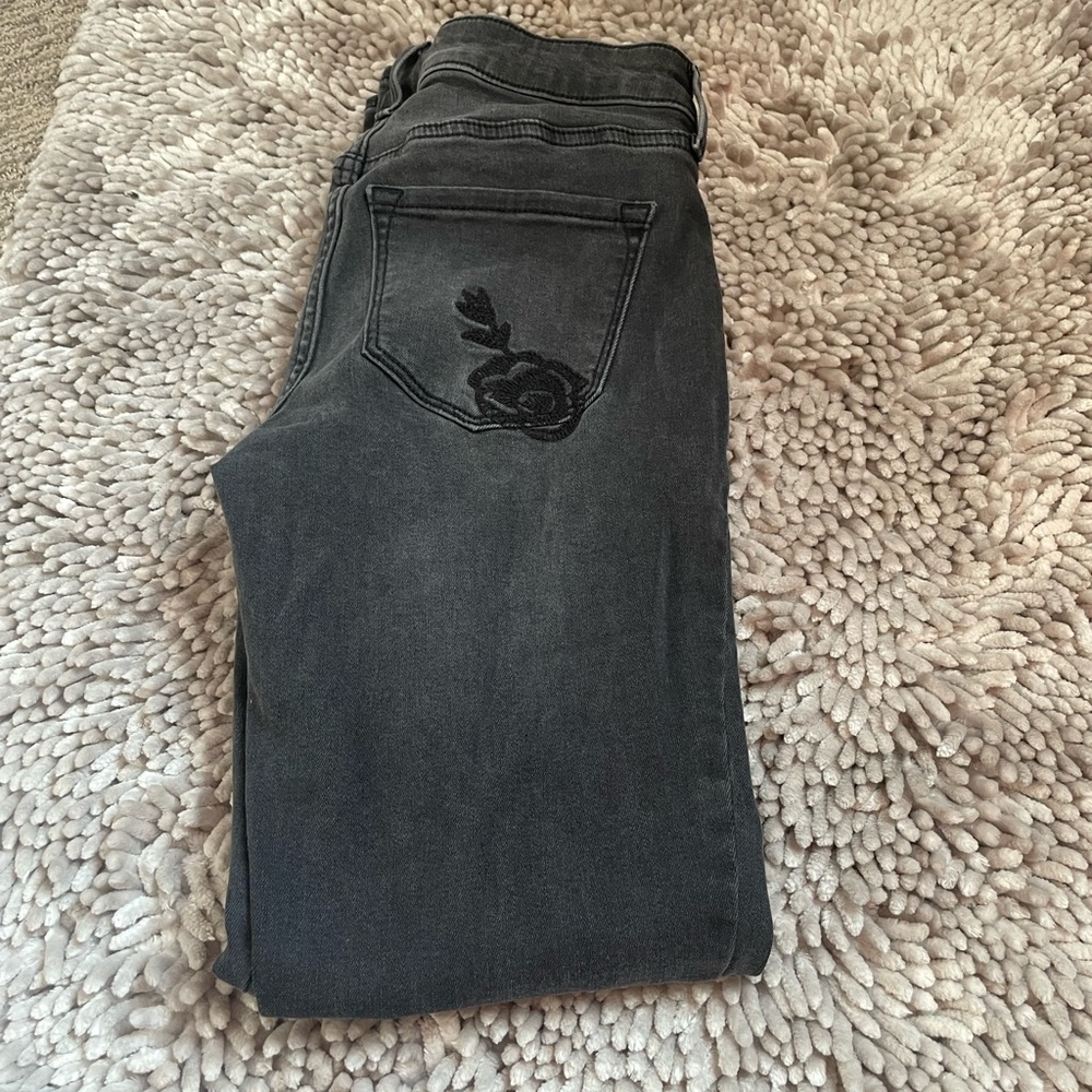 It has roses on the front and back legs and pockets